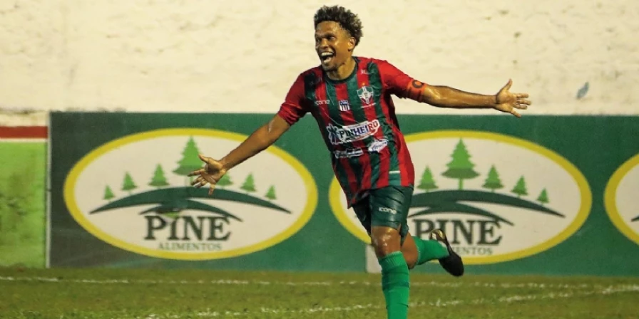 Márcio Diogo comandou a vitória do Pinheiro