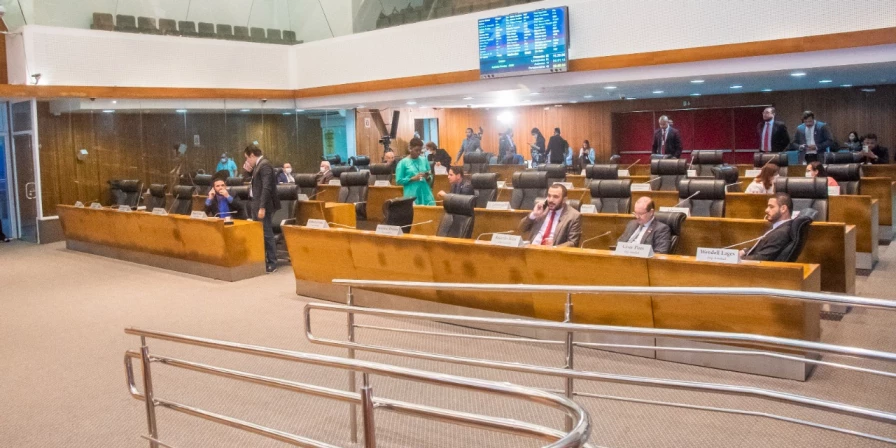 Deputados aprovaram nesta terça projeto que permite a comercialização do gás natural veicular