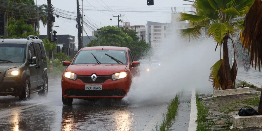 Defesa Civil Nacional recomenda que a população se mantenha alerta.