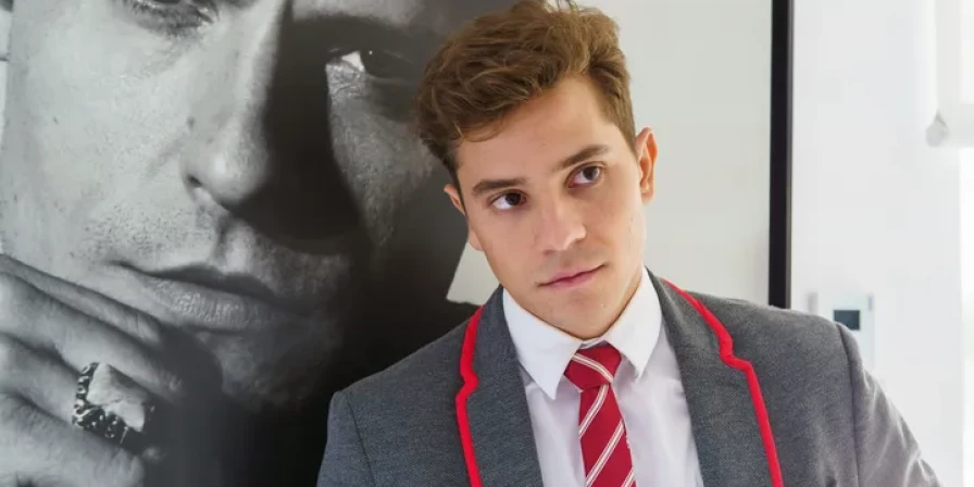 O ator carioca de 23 anos, André Lamoglia, está no elenco da quinta temporada da série espanhola de grande sucesso da Netflix.