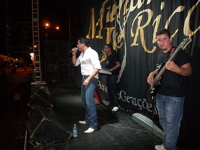 Stenio se apresenta na abertura do show. (Foto: Angra Nascimento/ Imirante Imperatriz)
