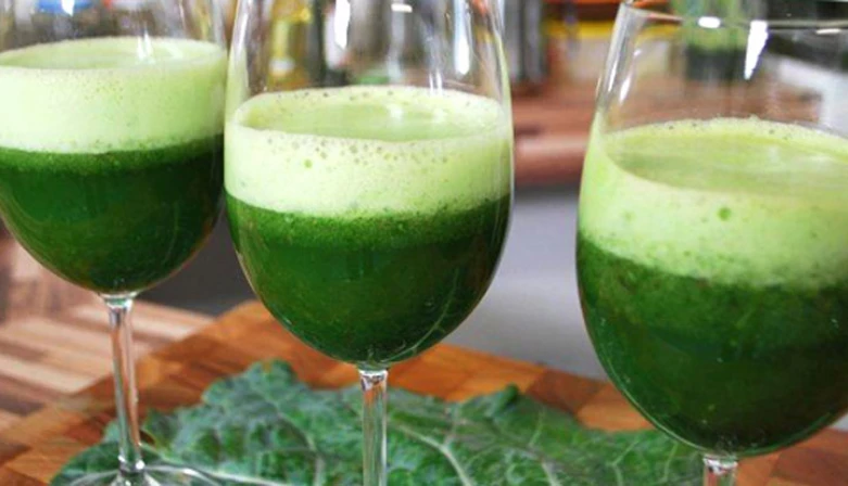 Suco de couve com limão.