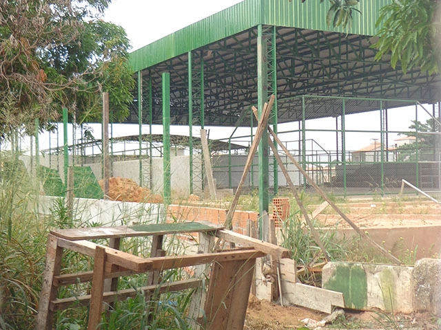 Ginásio de esportes Fiqueninho atualmente, em fase de reconstrução, mas obra está lenta.(Foto: Laís Ferreira/ Imirante Imperatriz)