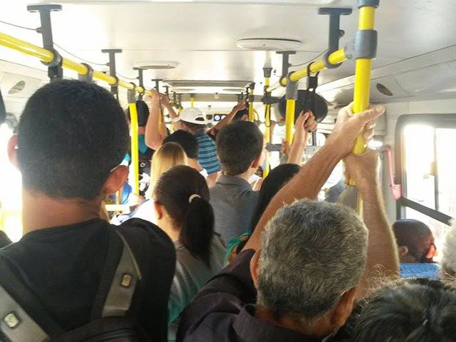 Passageiros de ônibus urbano de Imperatriz. (Foto: Jefferson Sousa/ Imirante Imperatriz)