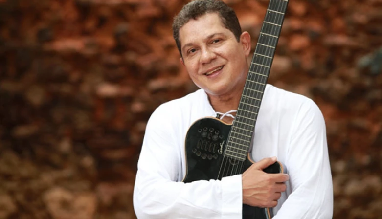 O cantor Erasmo Dibell.