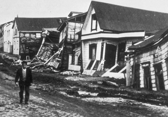 Chile pertence à região conhecida como Círculo de Fogo do Pacífico e registrou o mais intenso terremoto da história. Foto: Pierre St. Amand – Natural Hazards Slides with Captions Header (NGDC).