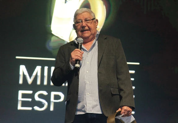 SÃO LUÍS – Será celebrada nesta segunda-feira (22) a missa de sétimo dia da morte do radialista e cronista esportivo Herbert Fontenele Filho. A cerimônia ocorrerá às 19h30 na Igreja São Luís Rei de França (Igreja do Calhau). Fontenele morreu na última terça-feira (16) aos 73 anos em decorrência de complicações de um câncer de próstata. Ele lutava contra a doença desde 2009. (Foto: De Jesus/O Estado)