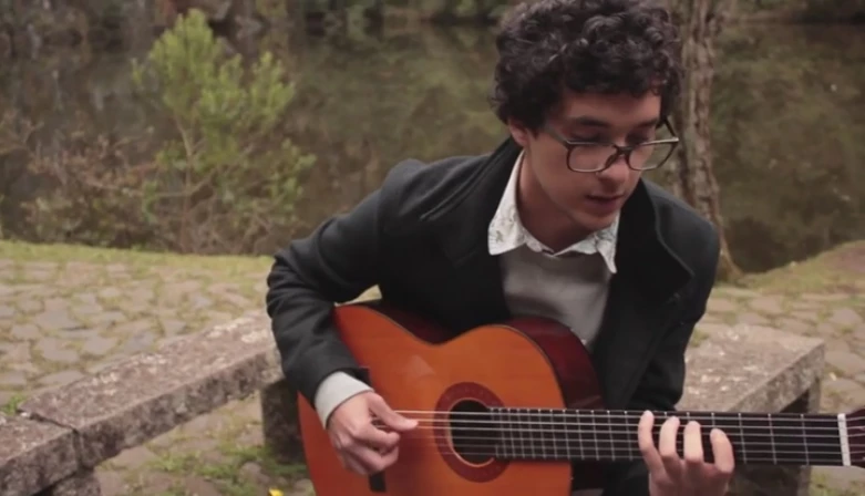 O cantor Phill Veras.