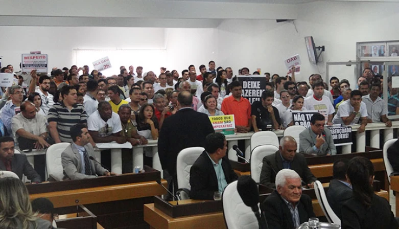 As duas propostas tramitam nas comissões técnicas da Câmara.