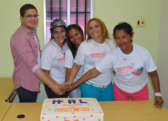 Funcionários comemoram aniversário do Hospital Aquiles Lisboa. Foto: Divulgação.