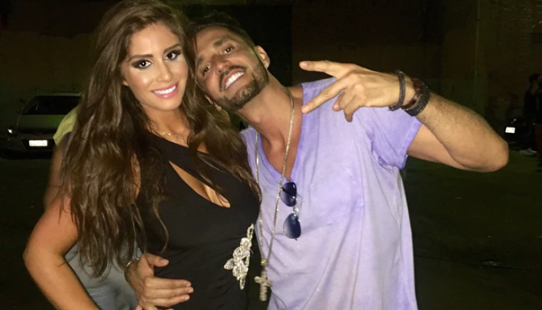 O cantor e a atriz ex-Zorra Total Ligia Pessoto. estiverem juntos.