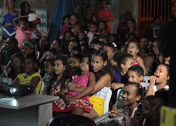 Criançada se diverte em ação do TBX, em São Luís. (Foto: Lucas Vieira/Imirante.com)