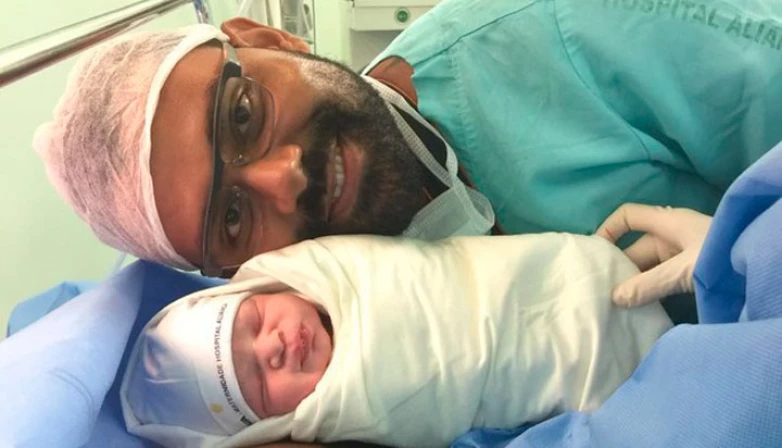 Pablo está radiante com a chegada do terceiro filho.