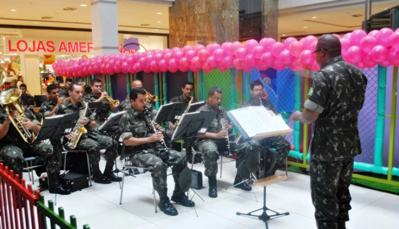 Nesta quarta-feira (13), a partir das 10h, a banda oficial se apresentará para o público de um shopping.