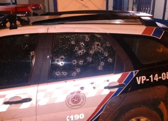 Assalto foi por volta das 3h deste sábado (28).