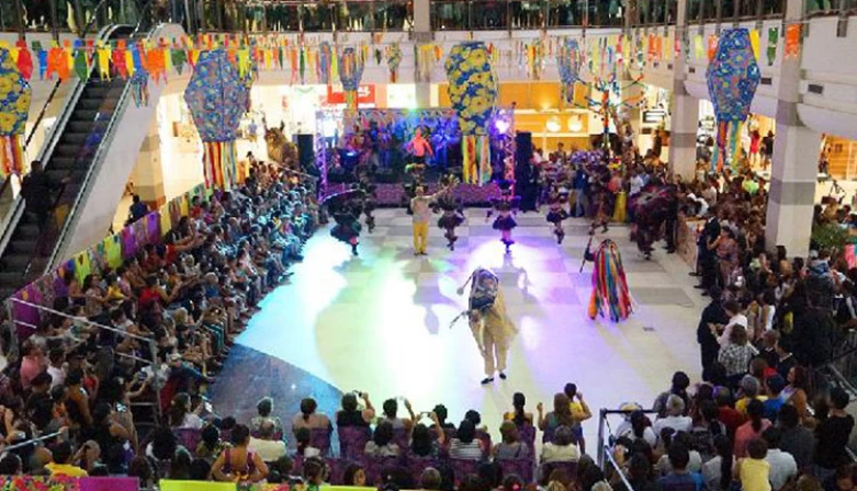 O arraial acontece entre os dias 1º e 7 de Junho, na praça de eventos do Rio Anil Shopping, com atrações inciando sempre às 17h.