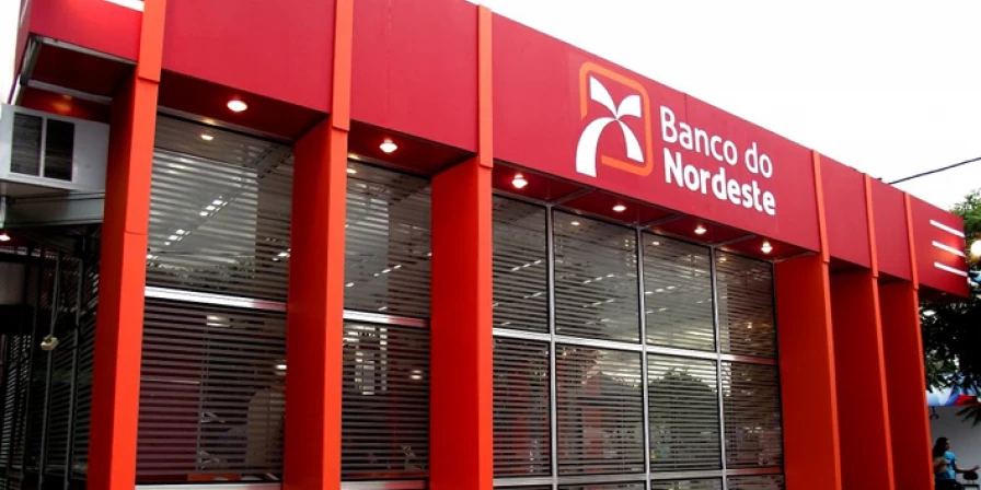 Funcionários do banco e pelo menos 11 empresas estariam envolvidas.