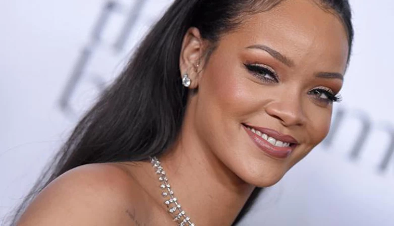 Rihanna elogiada pelo vocalista do Coldplay, Chris Martin