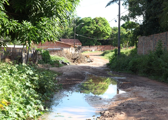 Avenida que corta a Vila Romário e dá acesso ao bairro do Cajupe. / Foto: Liliane Cutrim/Imirante.com
