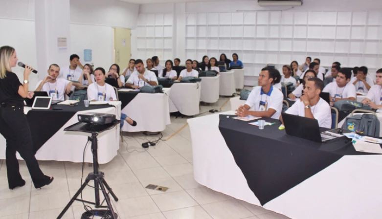Jogo que dissemina noções de gestão e empreendedorismo é uma maneira encontrada pelo Sebrae de envolver os universitários no mundo dos negócios.