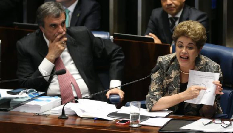Ex-presidenta Dilma Rousseff em julgamento no Senado.