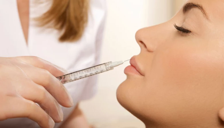Aplicação de botox atenua linhas de expressão e sinais de envelhecimento