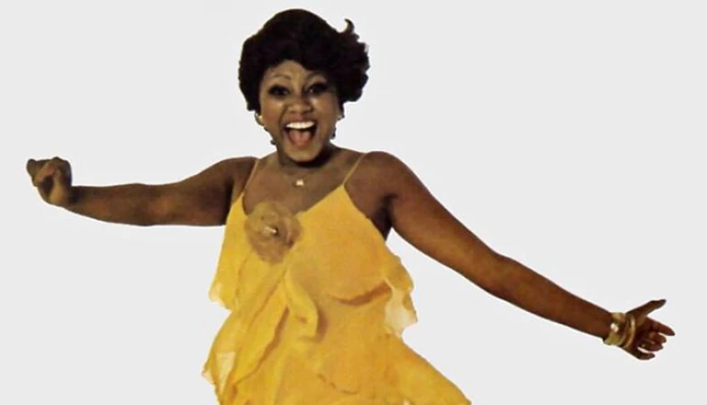 A cantora Alcione.