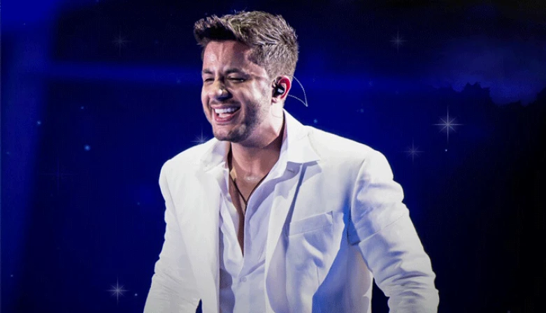 Cristiano Araújo é homenageado por fãs e amigos.