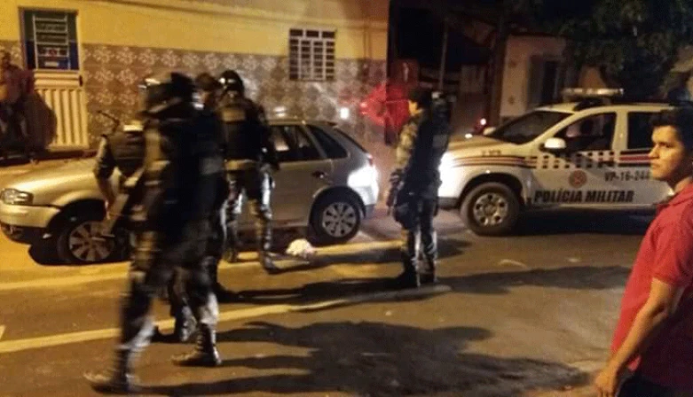 Ela foi morta com um tiro à queima roupa na cabeça.