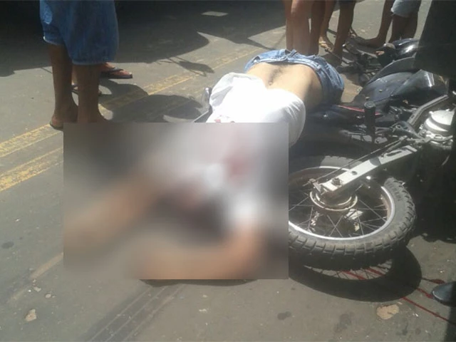 Arlei Silva Ribeiro morreu na hora após a moto que pilotava ter batido em um caminhão parado. (Foto: Divulgação/ WhatsAppl)