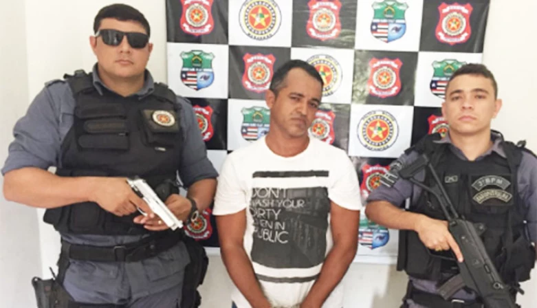 Contra Ajaksson Moreira Nunes .havia mandado de prisão em aberto.