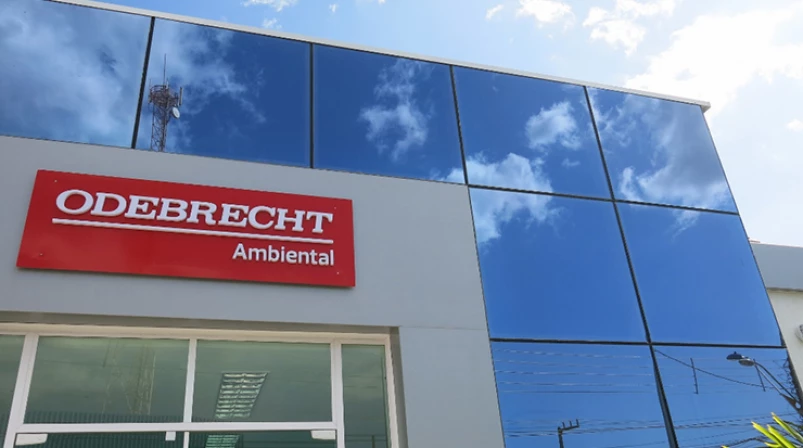 A empresa Odebrecht foi recentemente vendida, com isso adota um novo nome, BRK Ambiental.