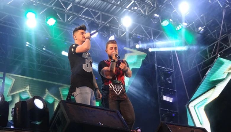 A dupla cantou durante uma hora e meia.