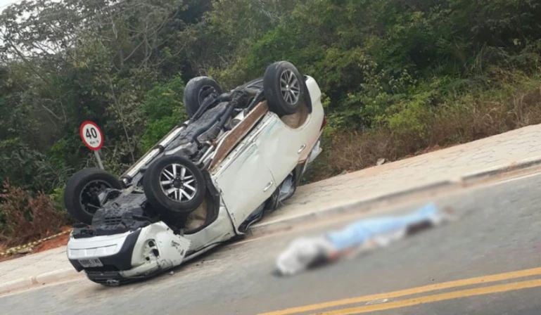 A polícia esteve no local e interditou a estrada.