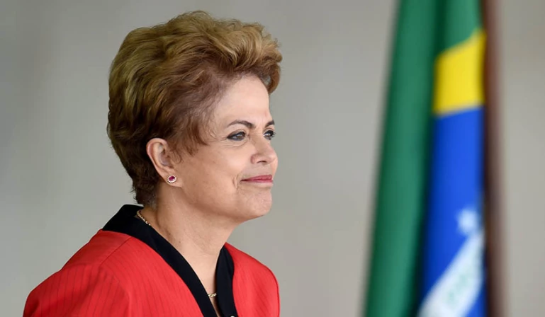 Ex-presidente Dilma Rousseff voltou a pedir, nessa terça-feira (17), ao Supremo Tribunal Federal (STF) que lhe restitua com urgência o cargo.