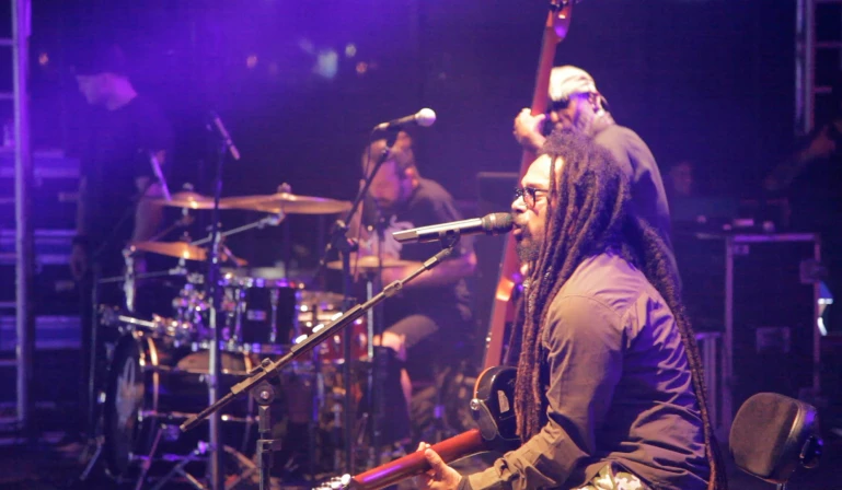 Marcelo Falcão cantou vários clássicos no show de despedida do O Rappa.