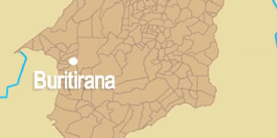 Equipe de bombeiros conseguiram resgatar a vítima