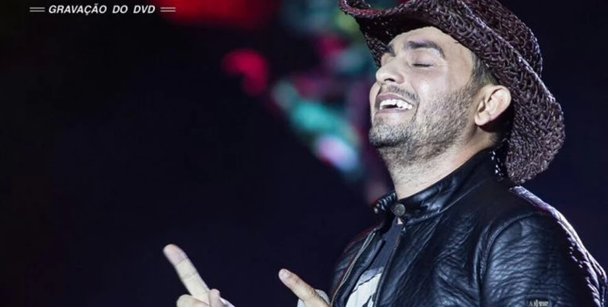 O artista apresenta o show “Na balada do Vaqueiro”.