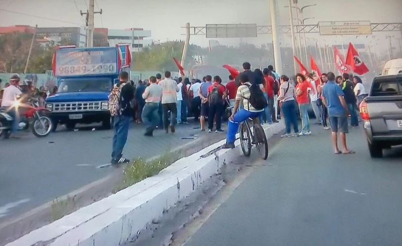 Protesto interdita o trânsito na Av. dos Portugueses. Foto: Reprodução.