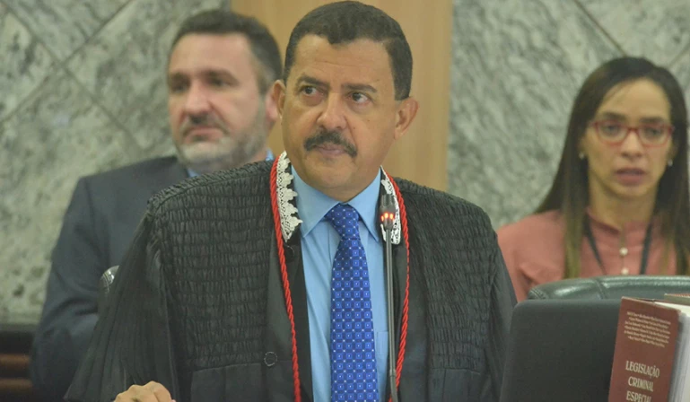 Desembargador José Joaquim Figueiredo levantou a questão da necessidade de analisar as documentações dos demais candidatos da lista sêxtupla da OAB