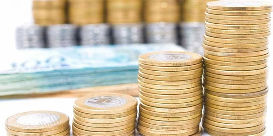 O valor médio do contrato portado somou R$ 7.621, queda de 3,6%.