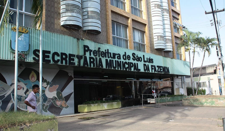 Para aqueles que preferem realizar o procedimento de forma presencial, a Semfaz conta com cinco postos de atendimento descentralizados em diferentes pontos da cidade.