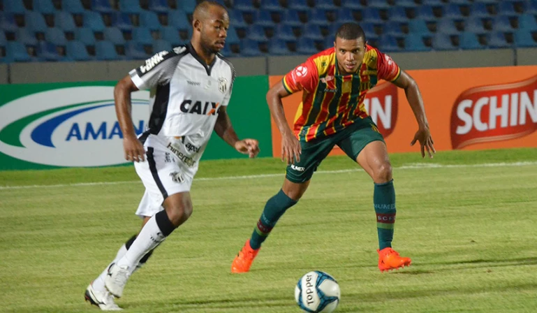 Sampaio Corrêa x Ceará, no Estádio Castelão.