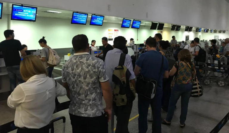 Embarque anunciado para 18h20 chegou a ser feito, mas logo em seguida, o voo foi cancelado.