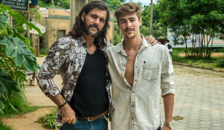 Mariano (Juliano Cazarré) e Johnny (Bruno Montaleone).
