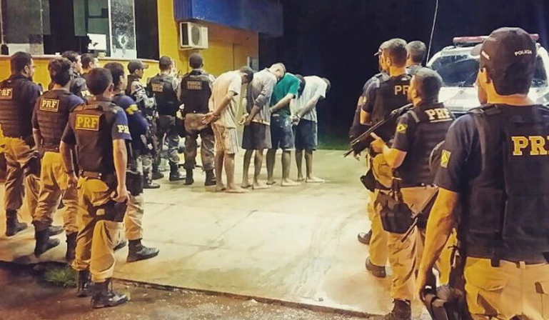 A polícia vai continuar os trabalhos de investigação no intuito de prender mais um acusado de participação nos crimes e levantar se existem outros envolvidos.