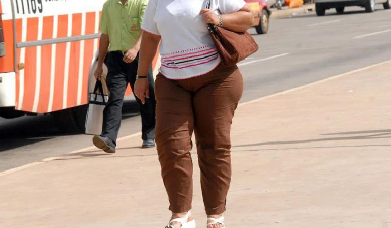 A obesidade é uma doença crônica que se caracteriza pelo acúmulo anormal ou excessivo de gordura no corpo.