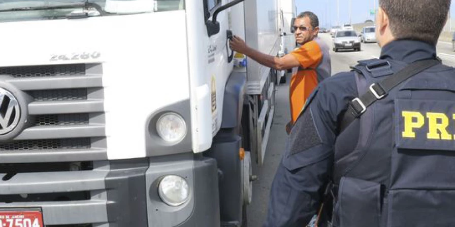 Marun afirmou que o governo aplicará multa de R$ 100 mil para quem não desbloquear vias.