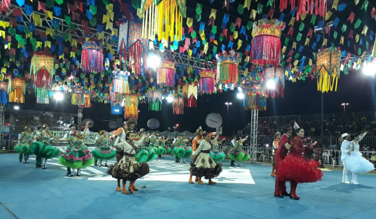 Ao som e muito forró, os quadrilheiros mostraram animação e desenvoltura no evento. (Foto: divulgação)