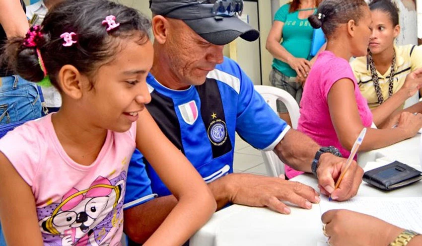 Autônomo Darlan Dias Pinheiro, 42 anos, que mora com a filha Emilly, de 11 anos. Foto: Divulgação.